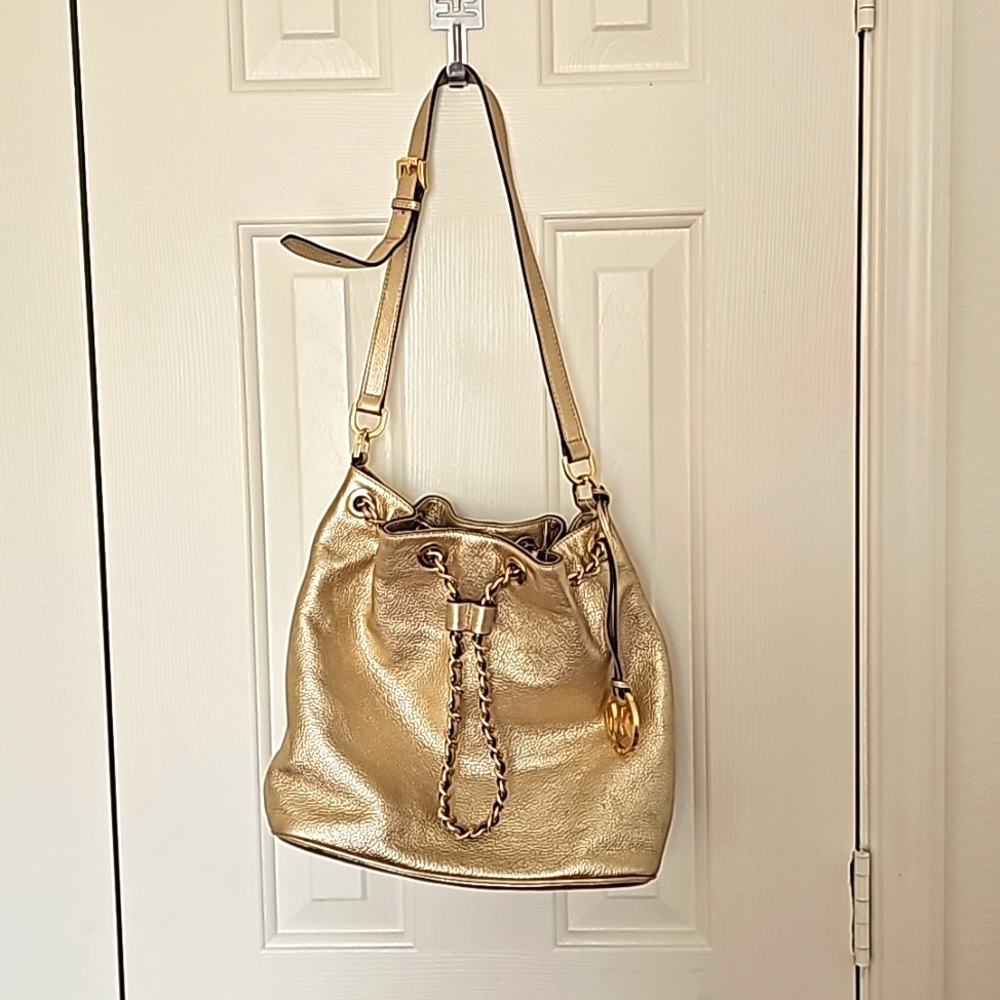 Micheal Kors Bag . Golden